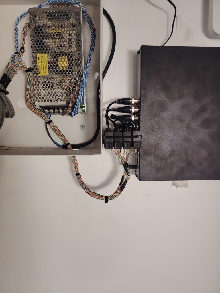 Conexión y Peinado de DVR en Rack